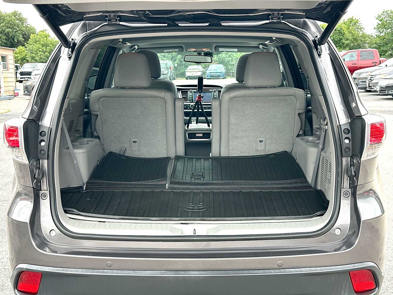 Thumbnail: 2015 Toyota Highlander - 27