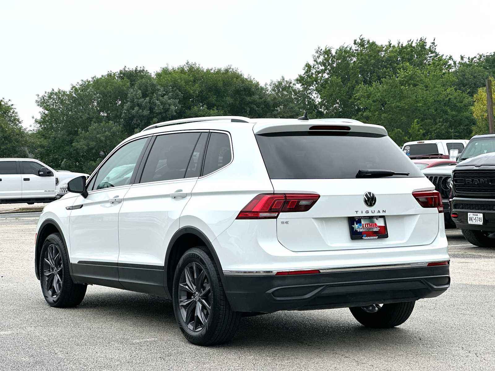 Thumbnail: 2024 Volkswagen Tiguan - 13