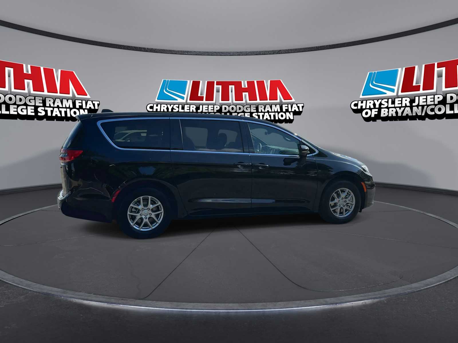 Thumbnail: 2026 Chrysler Pacifica - 8