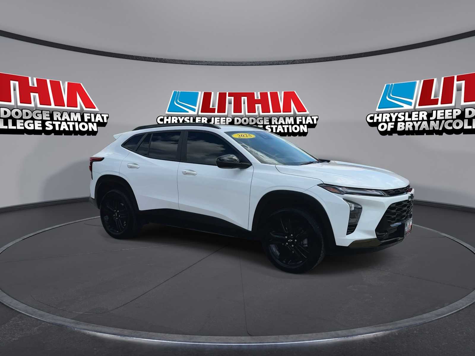 Thumbnail: 2025 Chevrolet Trax - 2