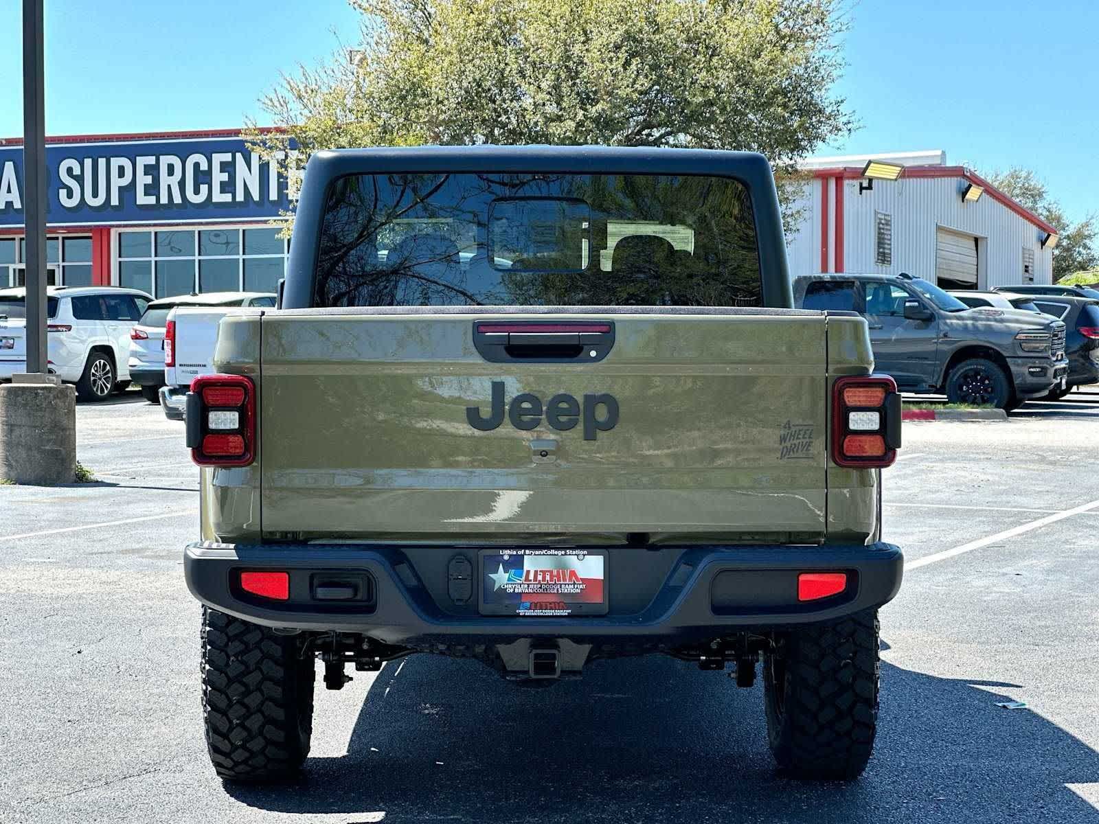 Thumbnail: 2026 Jeep Gladiator - 14