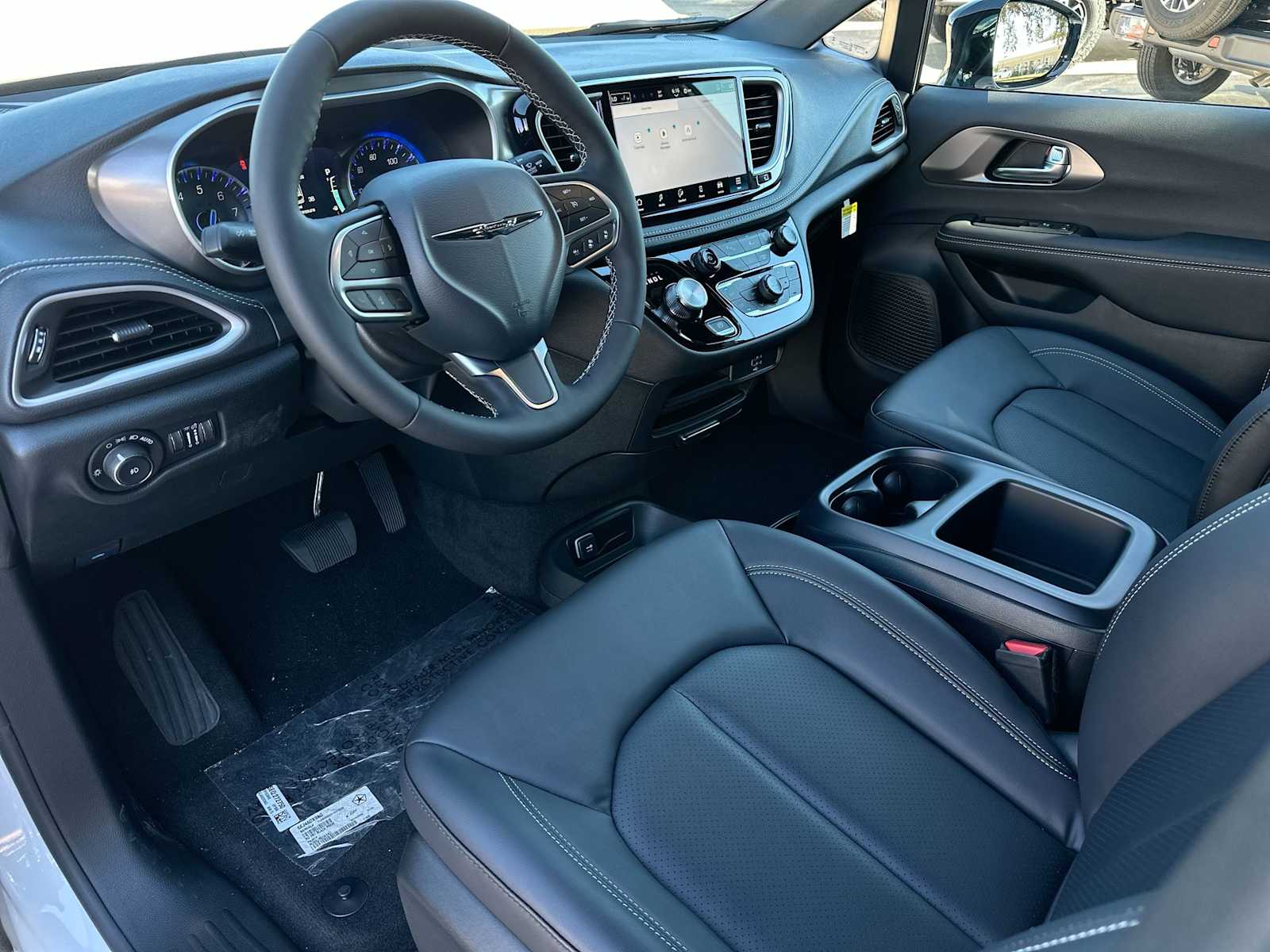 Thumbnail: 2026 Chrysler Pacifica - 18