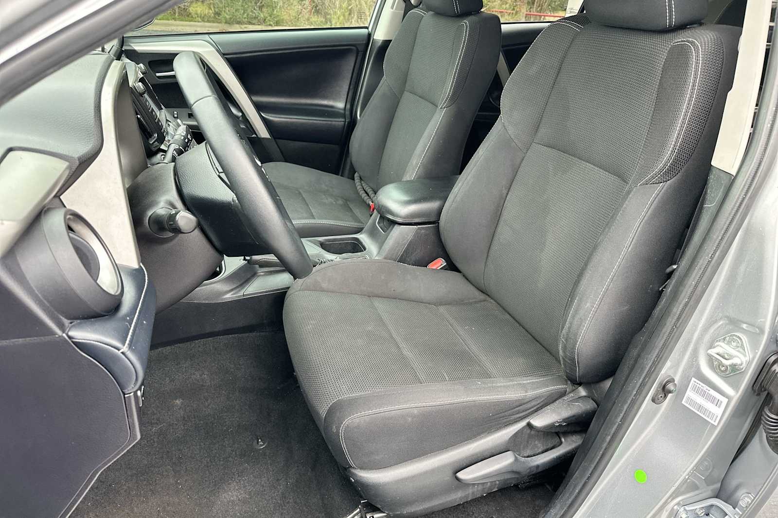 Thumbnail: 2018 Toyota RAV4 - 17