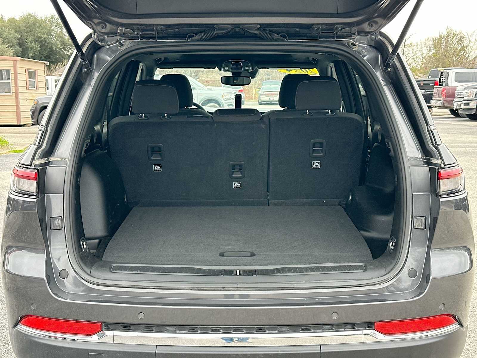 Thumbnail: 2024 Jeep Grand Cherokee - 28