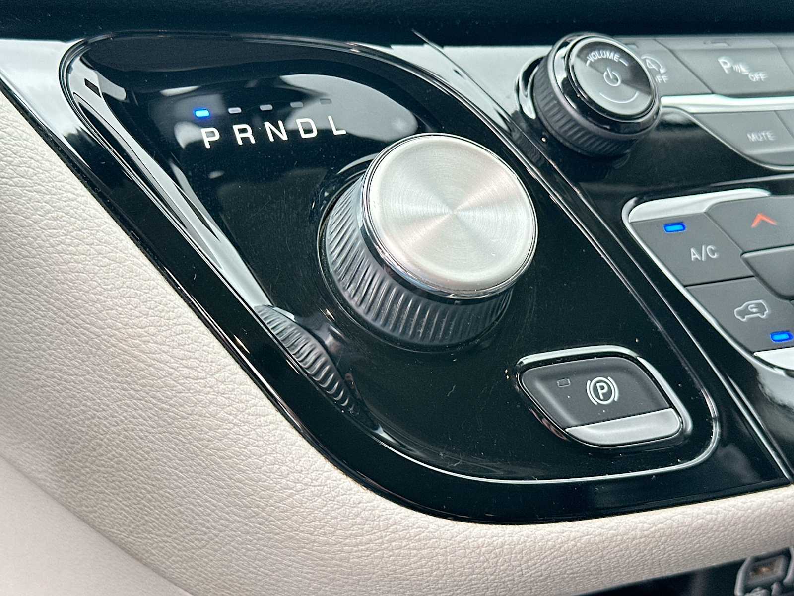 Thumbnail: 2022 Chrysler Pacifica - 21