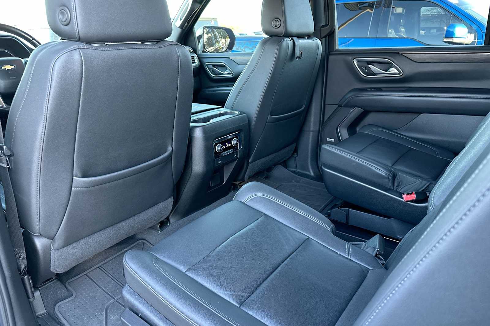 2022 Chevrolet Suburban LT 24