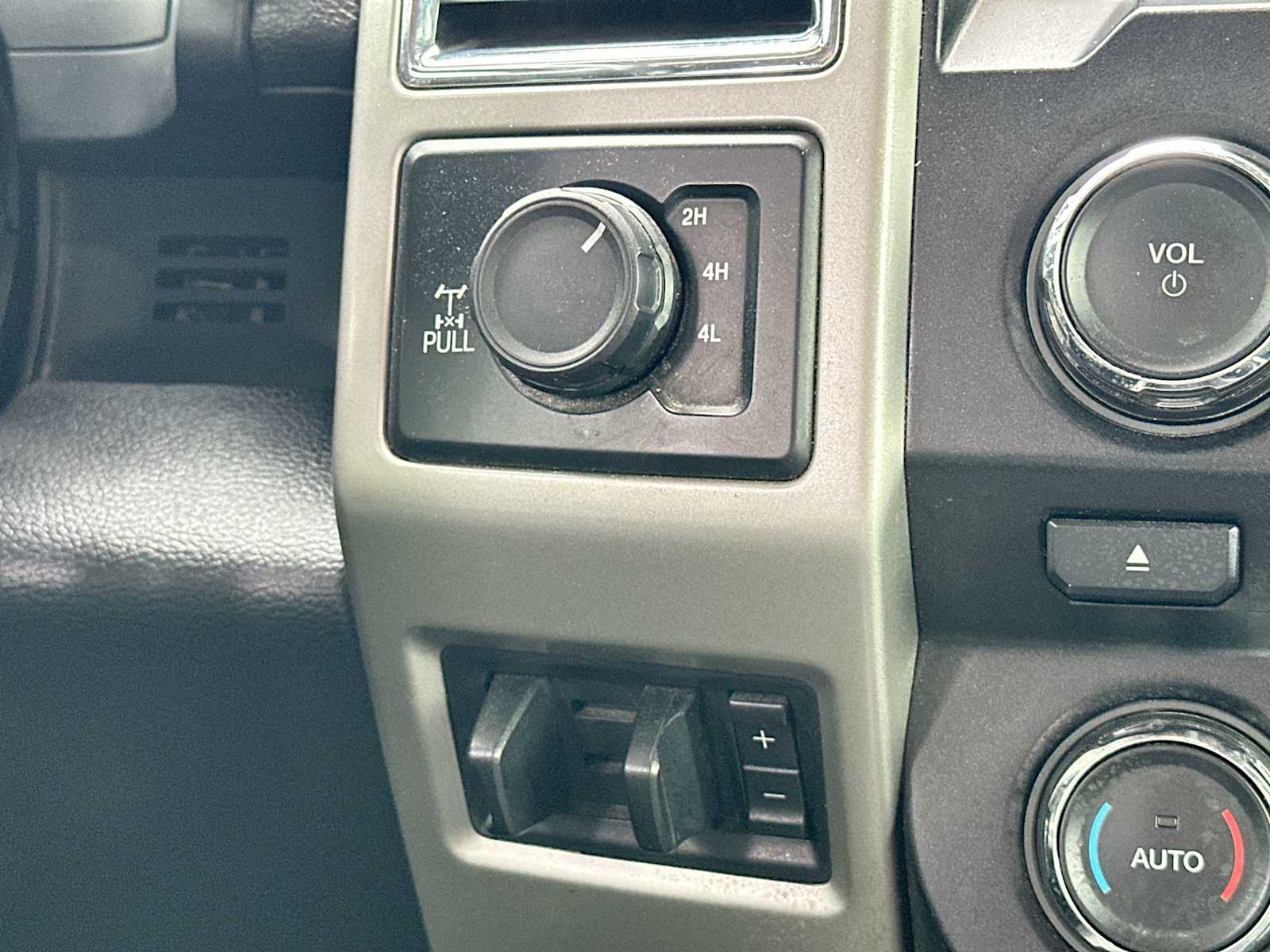 Thumbnail: 2017 Ford F-350 - 28