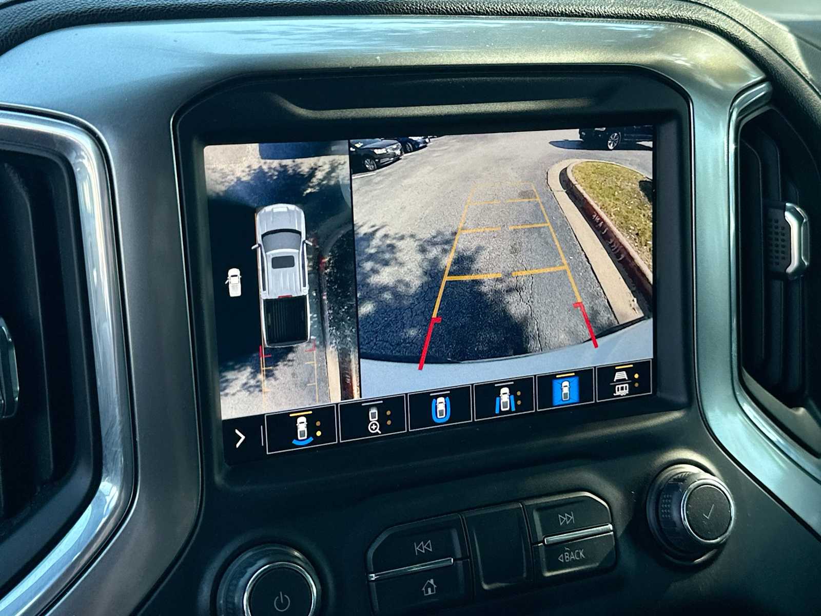 Thumbnail: 2021 Chevrolet Silverado 1500 - 20