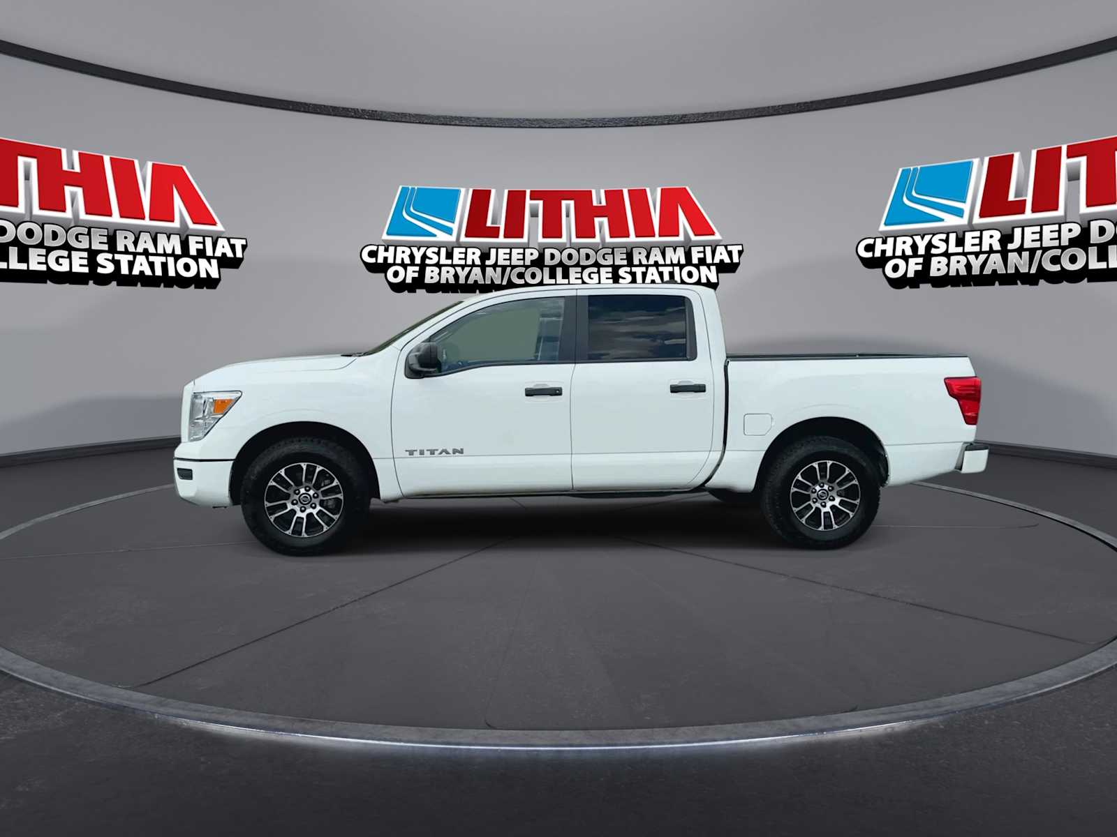 Thumbnail: 2022 Nissan Titan - 5
