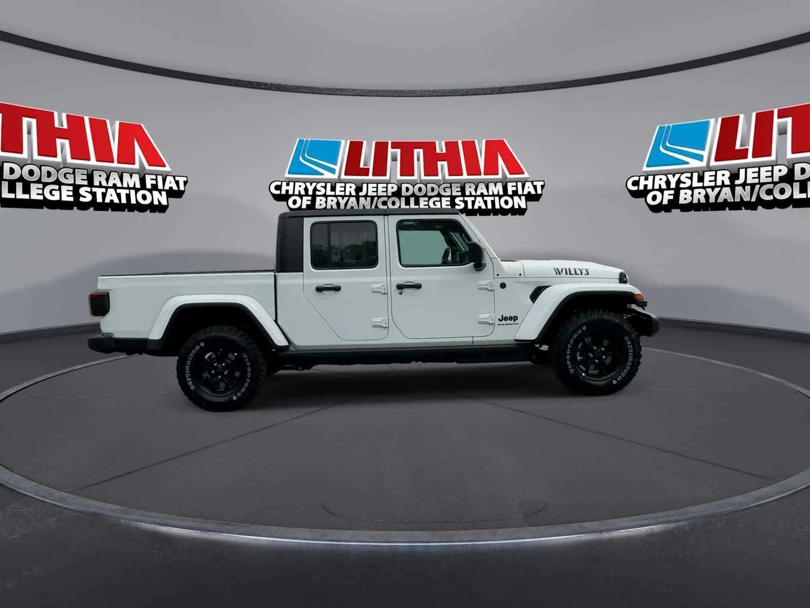 Thumbnail: 2026 Jeep Gladiator - 9