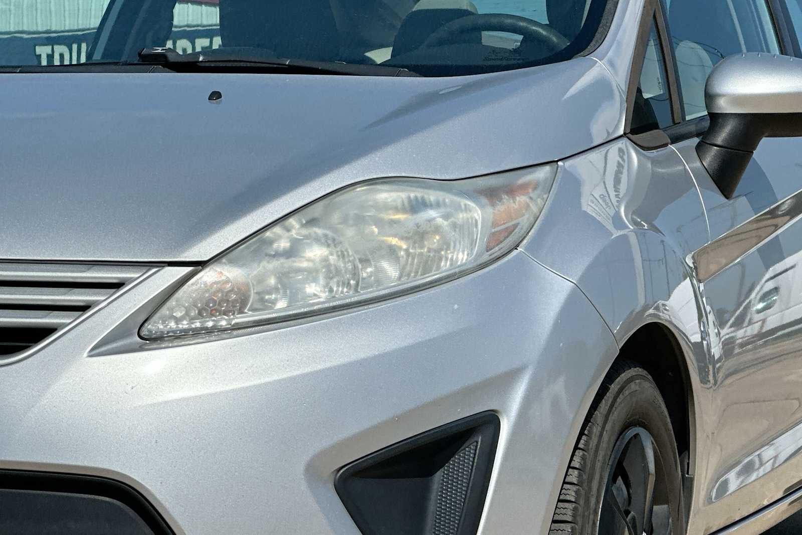 2012 Ford Fiesta S 16