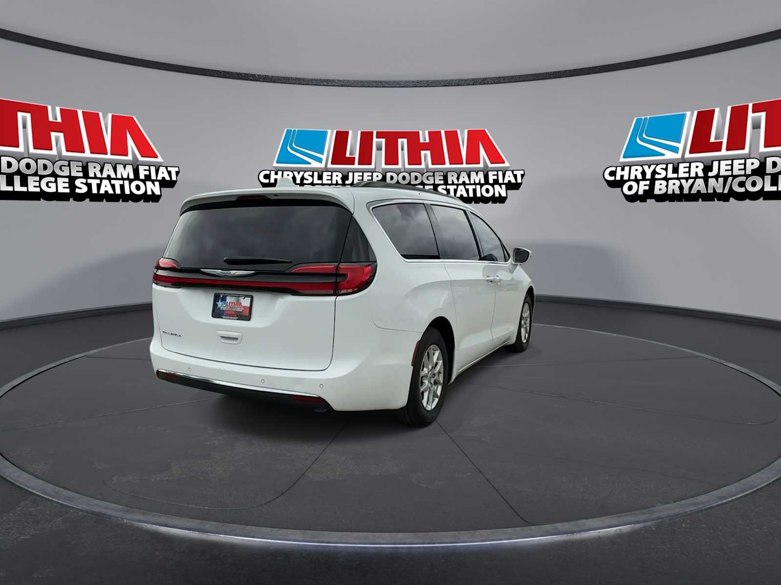 Thumbnail: 2022 Chrysler Pacifica - 7