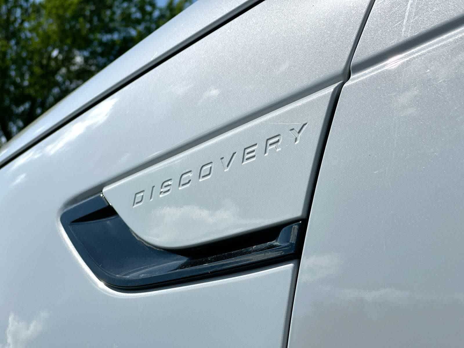 Thumbnail: 2023 Land Rover Discovery - 15