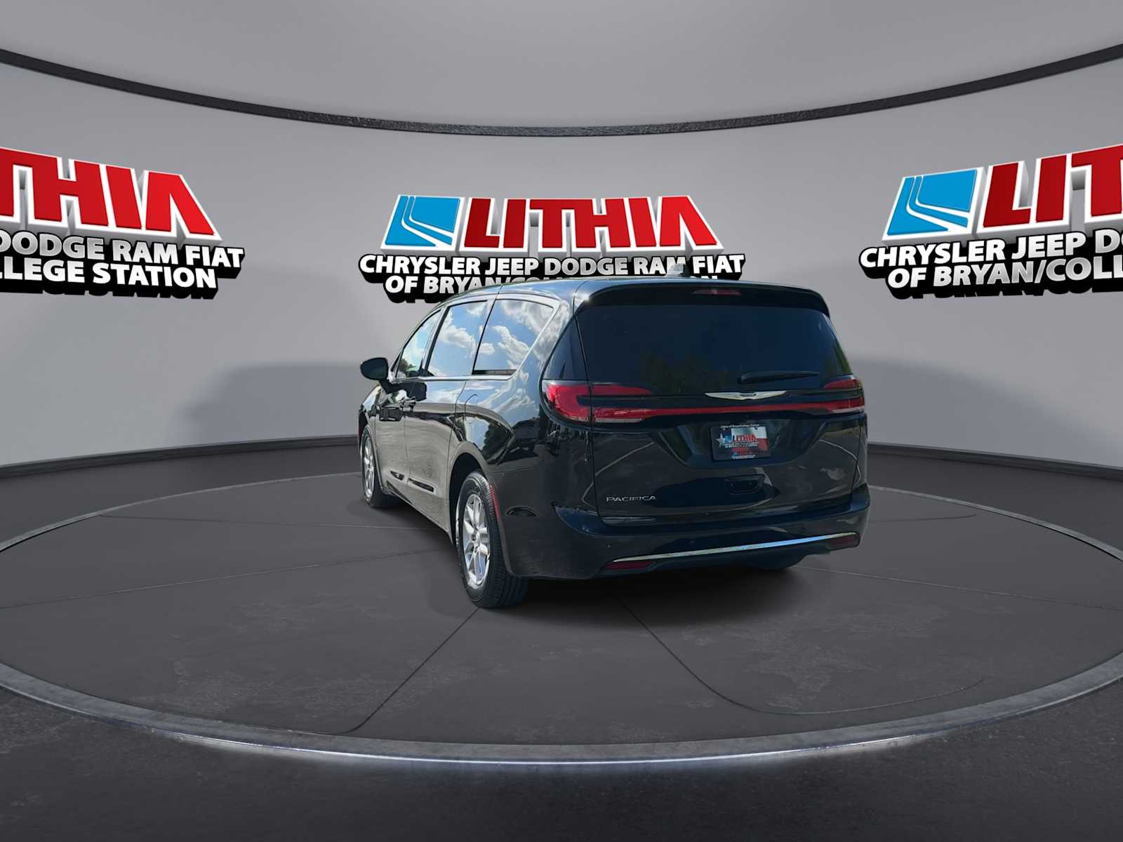 Thumbnail: 2026 Chrysler Pacifica - 6