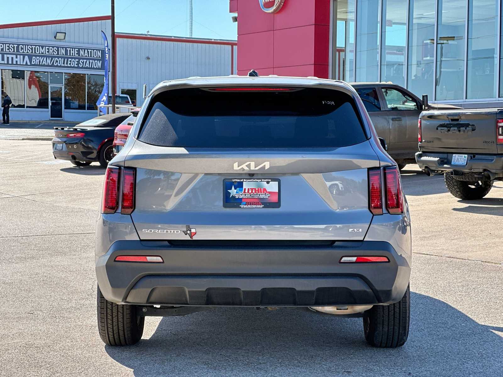 Thumbnail: 2023 Kia Sorento - 14