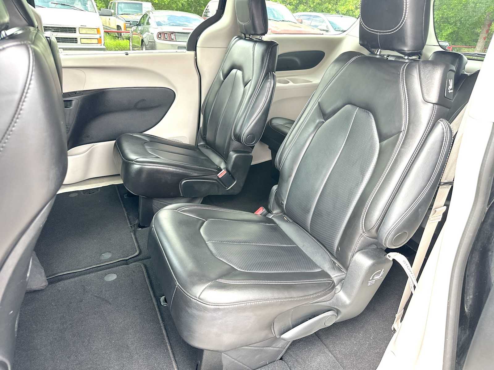 Thumbnail: 2023 Chrysler Pacifica - 23