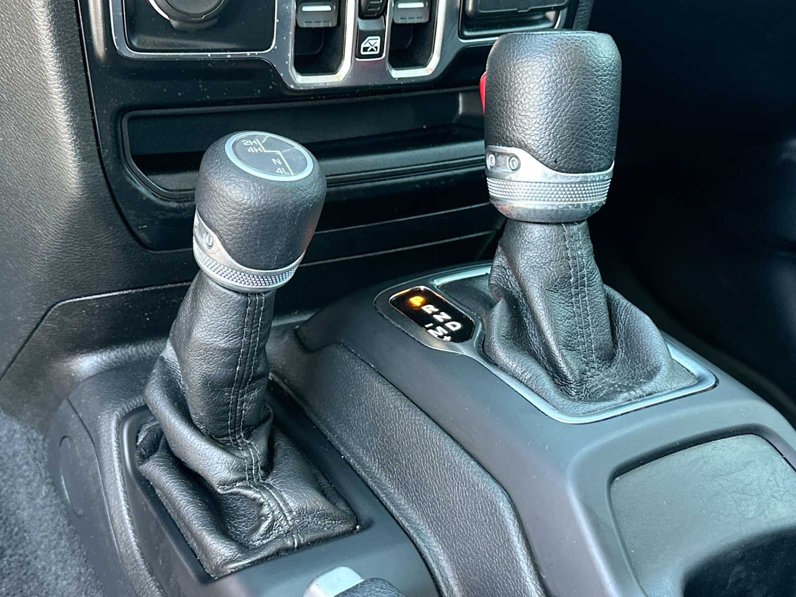 Thumbnail: 2022 Jeep Gladiator - 21