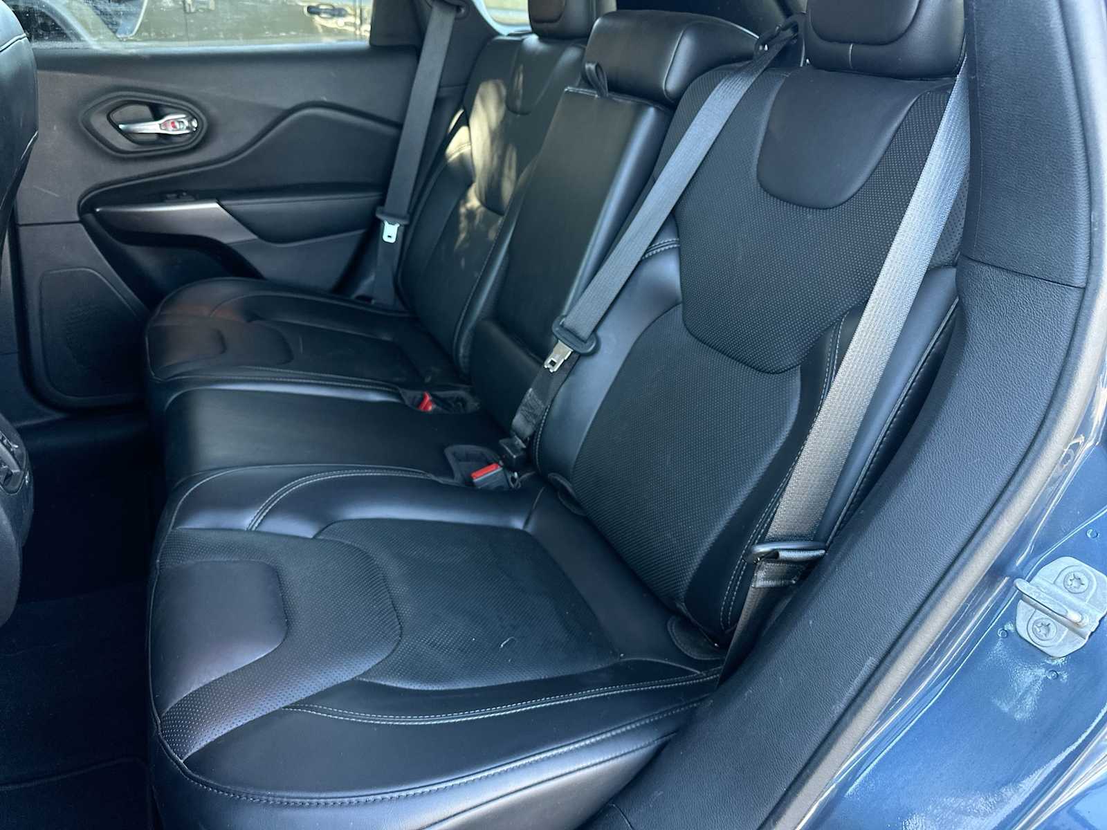 Thumbnail: 2021 Jeep Cherokee - 23