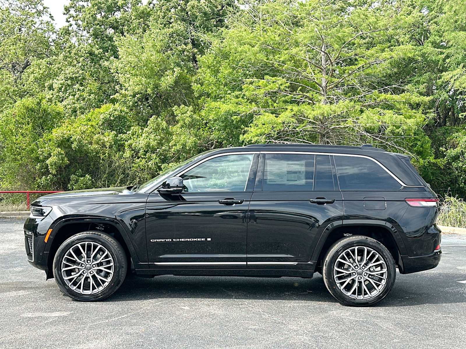 Thumbnail: 2026 Jeep Grand Cherokee - 12