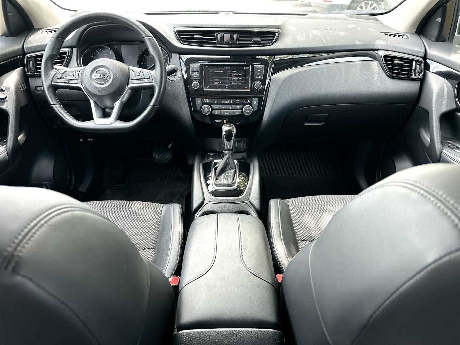 Thumbnail: 2022 Nissan Rogue Sport - 25