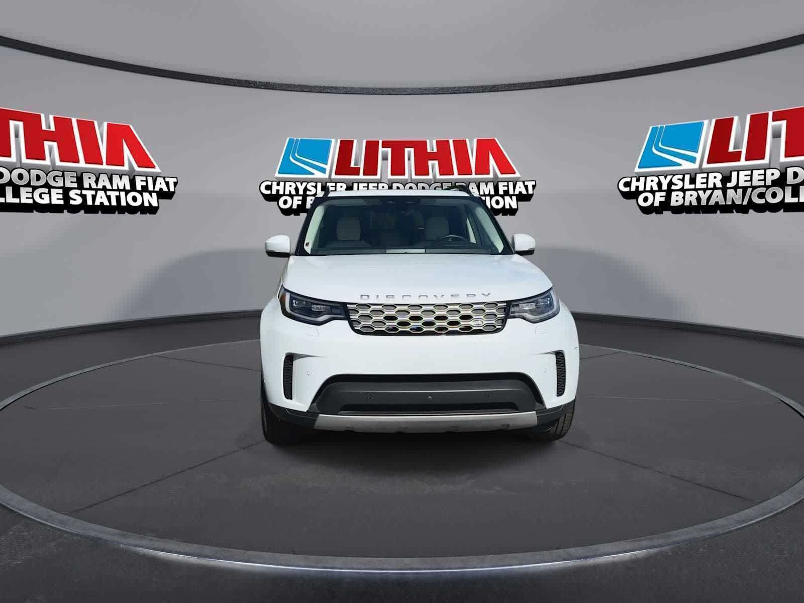 Thumbnail: 2023 Land Rover Discovery - 3