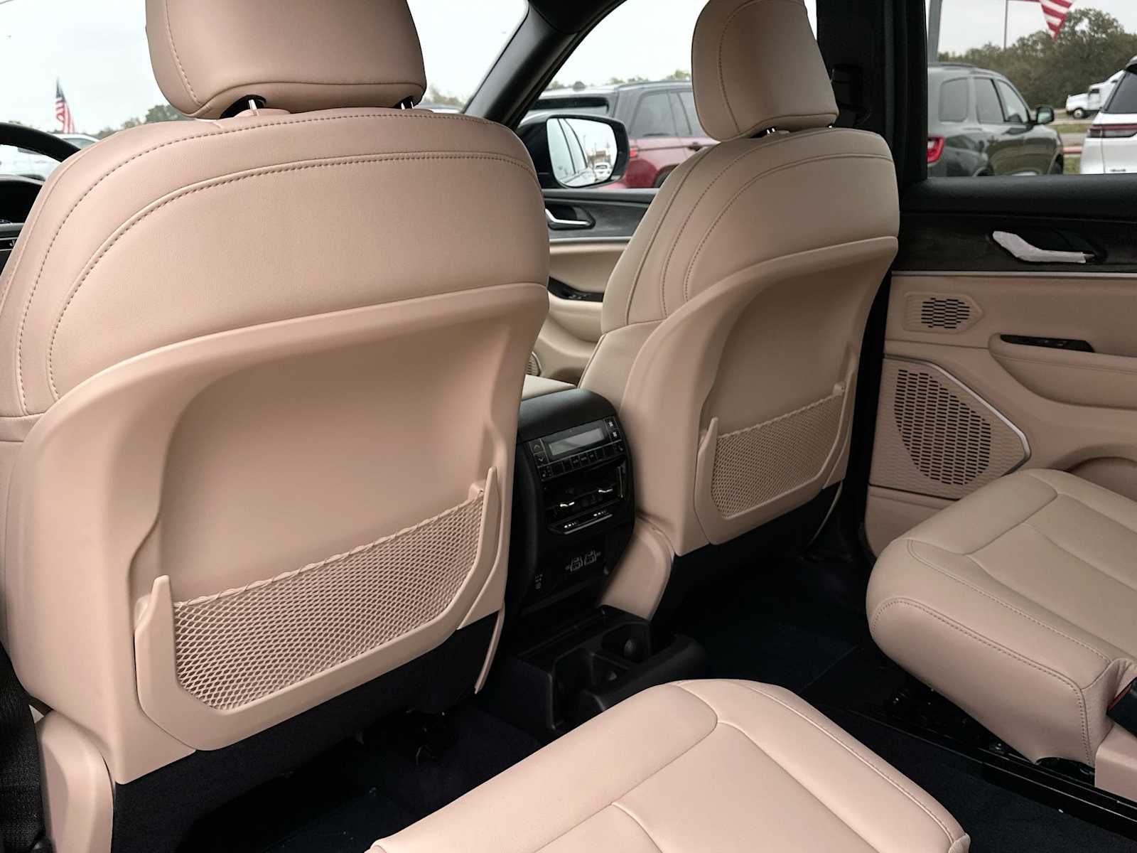 Thumbnail: 2025 Jeep Grand Cherokee - 24