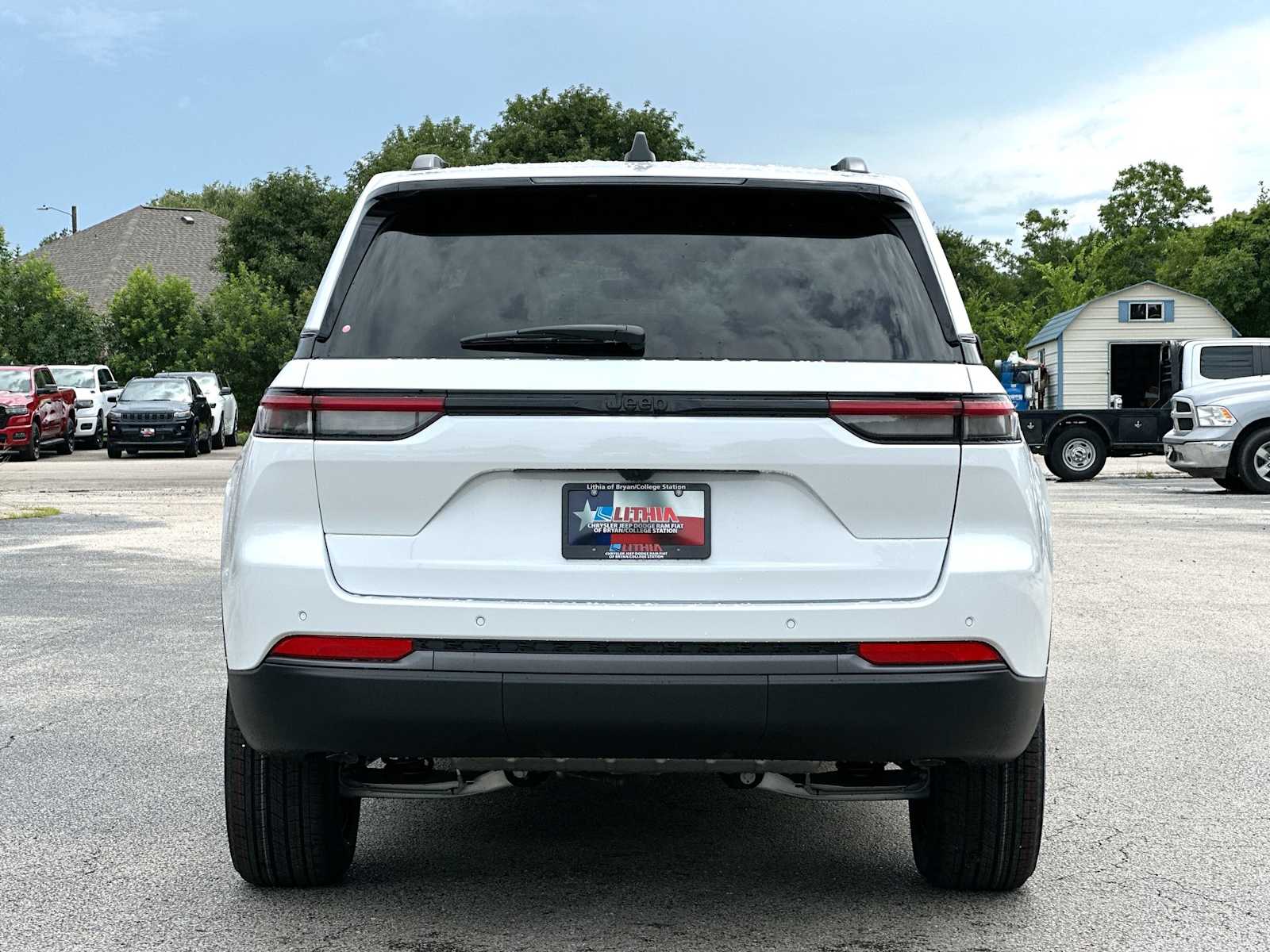 Thumbnail: 2026 Jeep Grand Cherokee - 14
