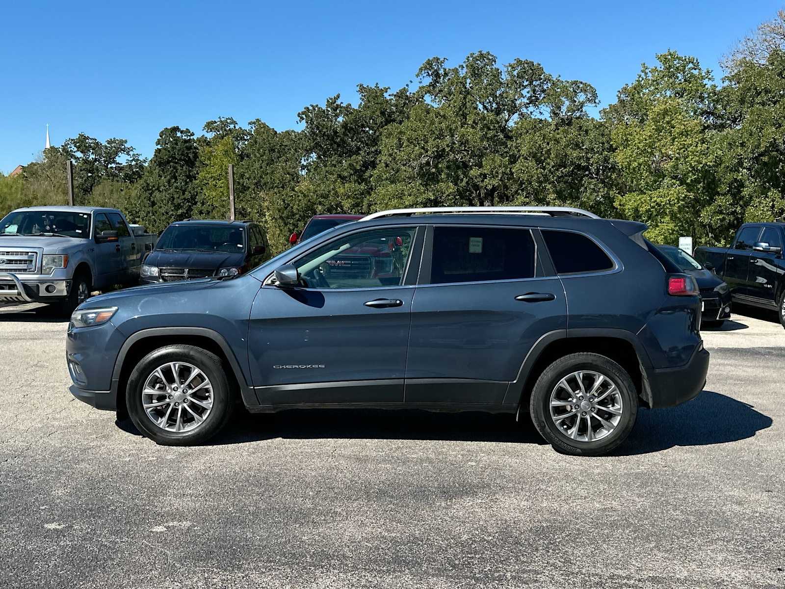 Thumbnail: 2021 Jeep Cherokee - 12