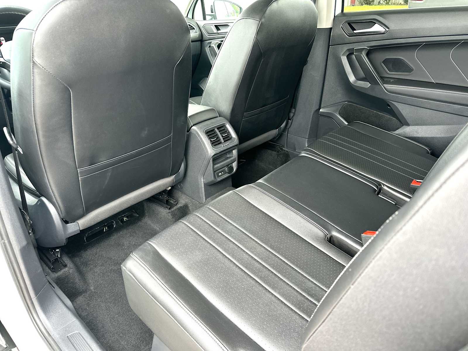 Thumbnail: 2024 Volkswagen Tiguan - 24