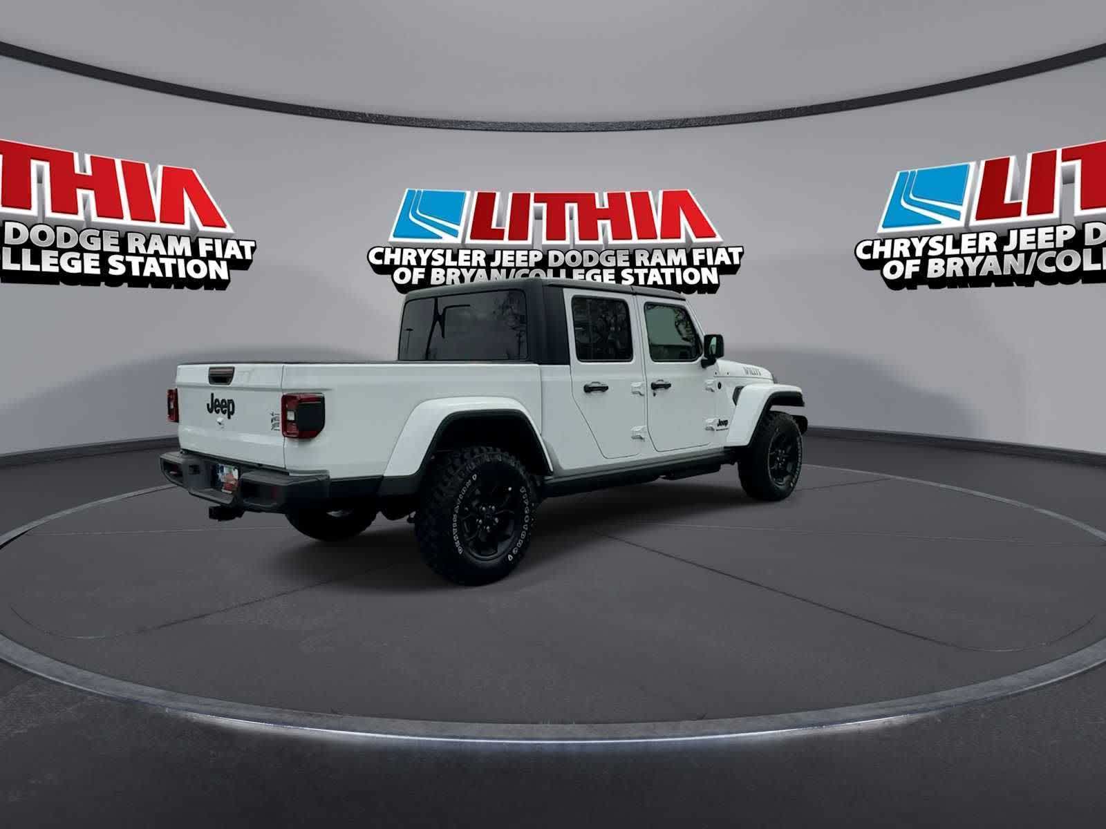 Thumbnail: 2026 Jeep Gladiator - 8