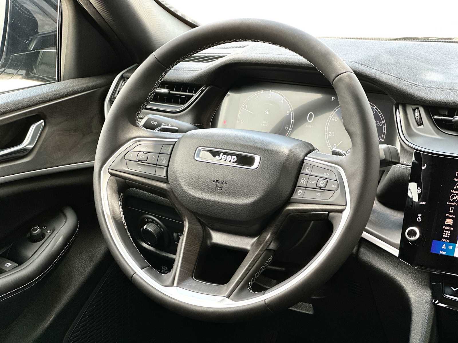 Thumbnail: 2026 Jeep Grand Cherokee - 27