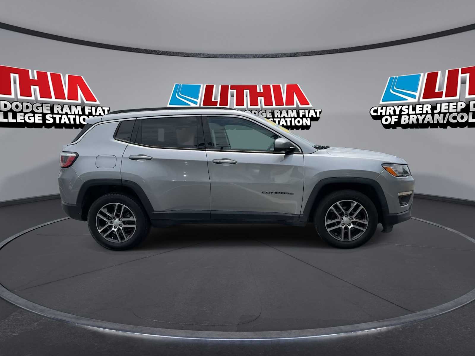 Thumbnail: 2018 Jeep Compass - 9