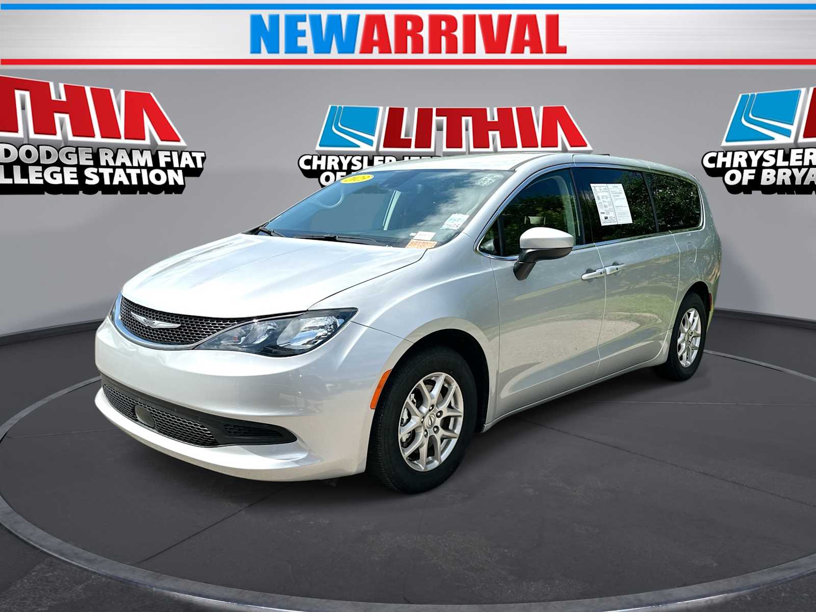 2023 Chrysler Voyager LX's photo