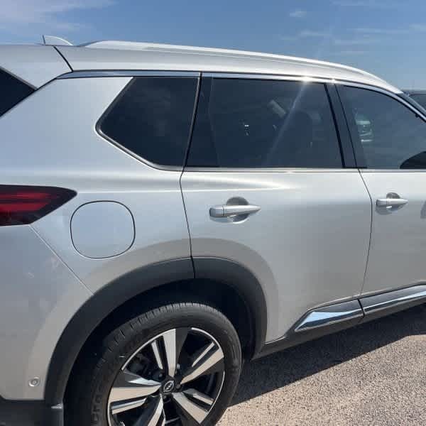 2023 Nissan Rogue SL photo 3