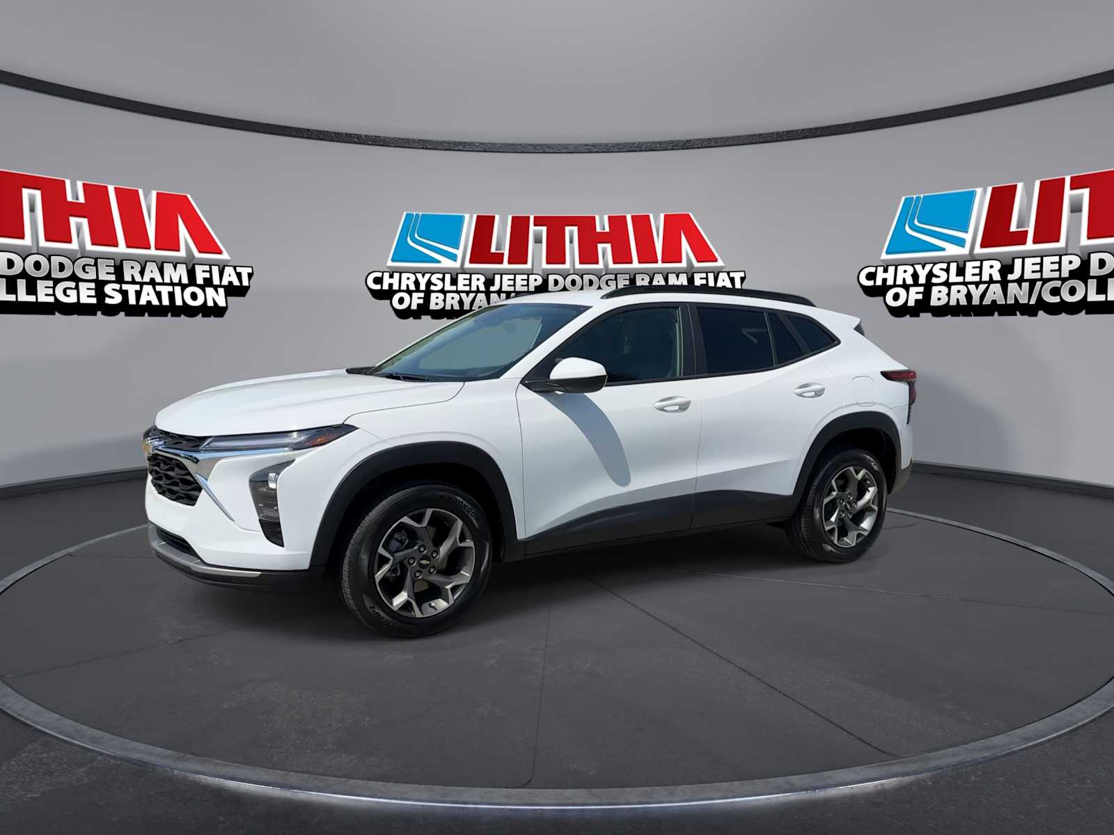 2025 Chevrolet Trax LT photo 4