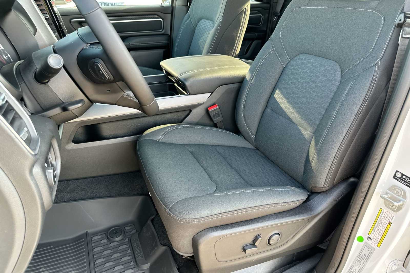 Thumbnail: 2025 RAM 1500 - 17
