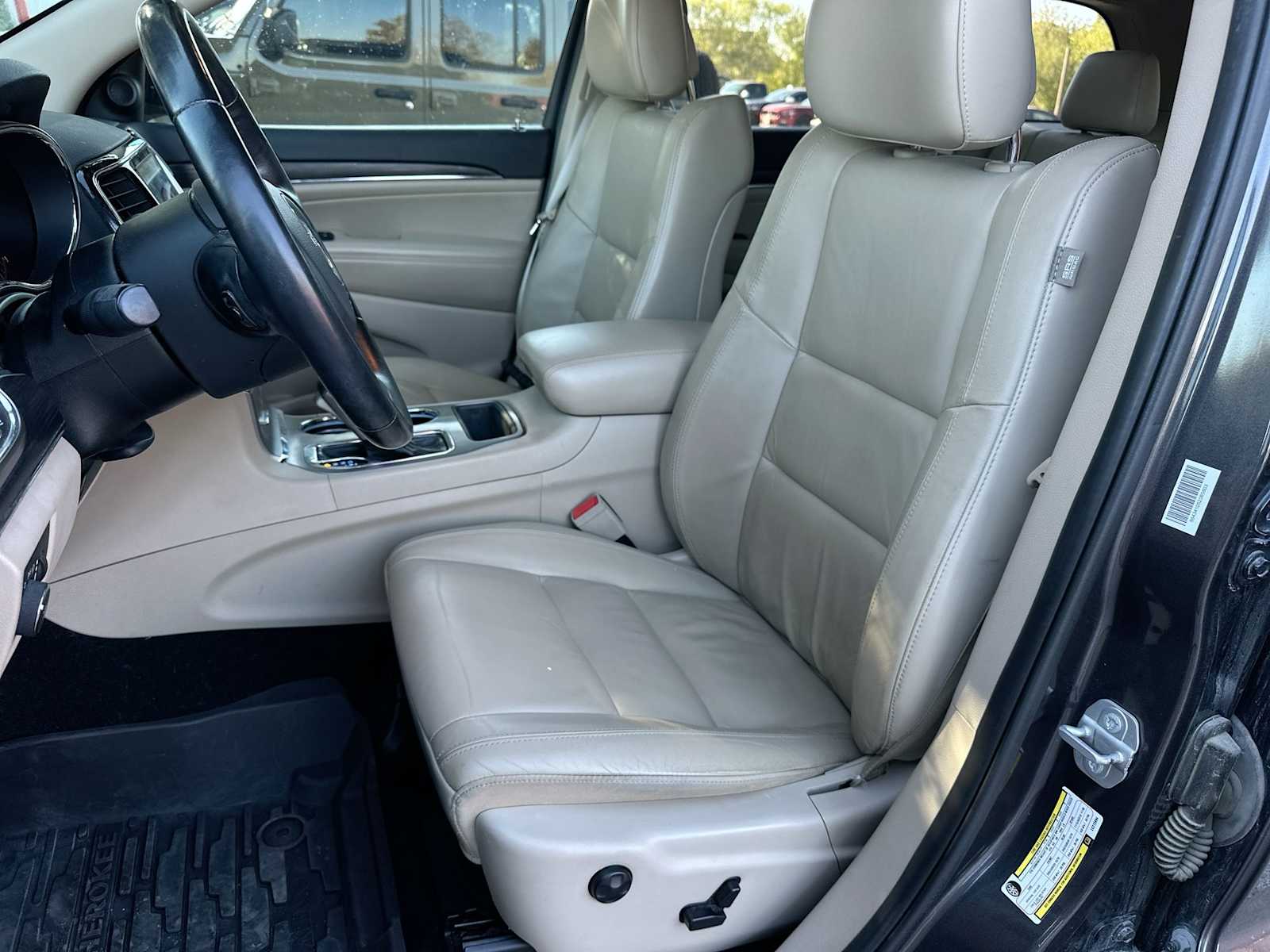 Thumbnail: 2020 Jeep Grand Cherokee - 17