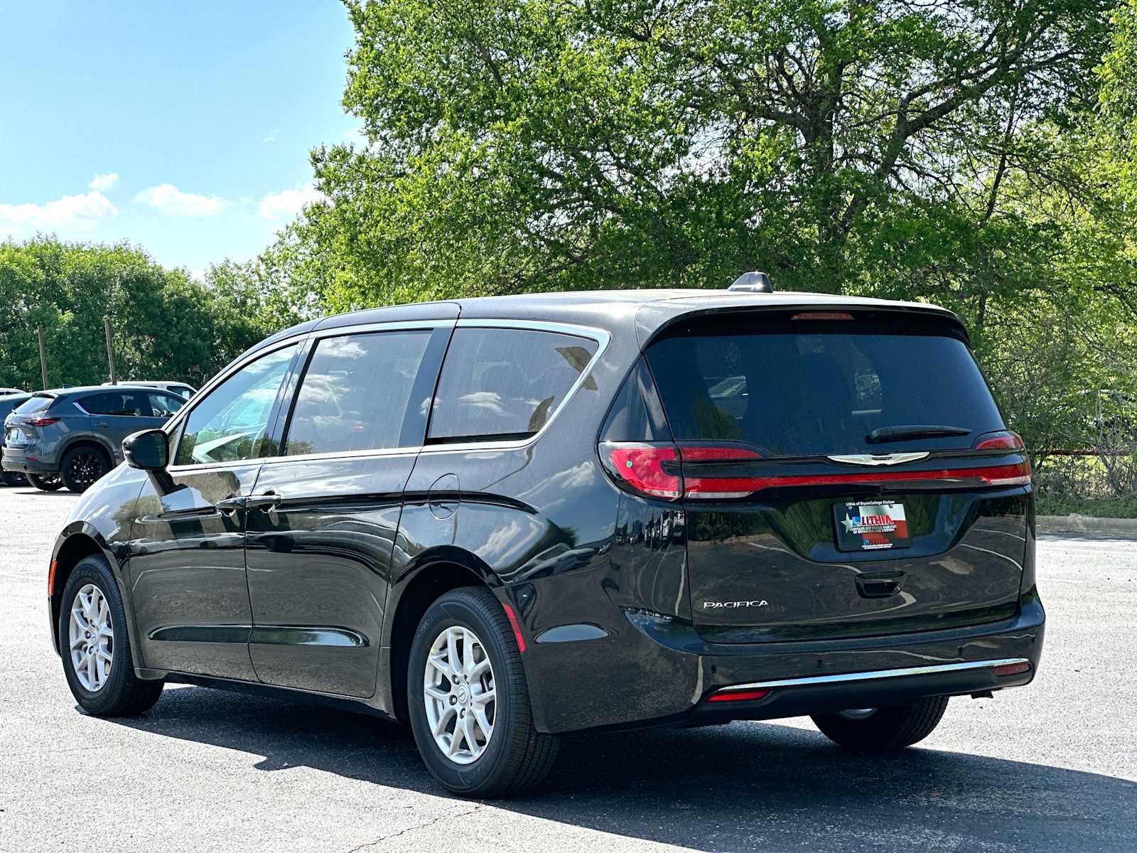 Thumbnail: 2026 Chrysler Pacifica - 13