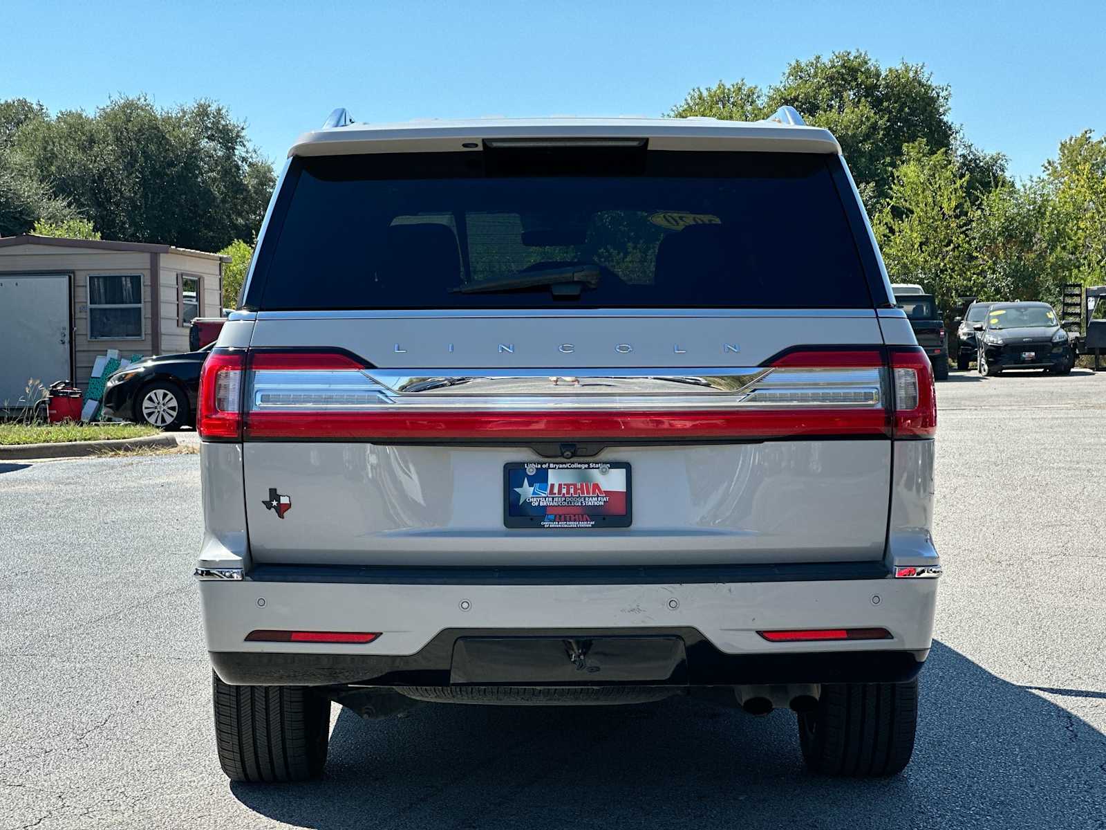 Thumbnail: 2020 Lincoln Navigator L - 14