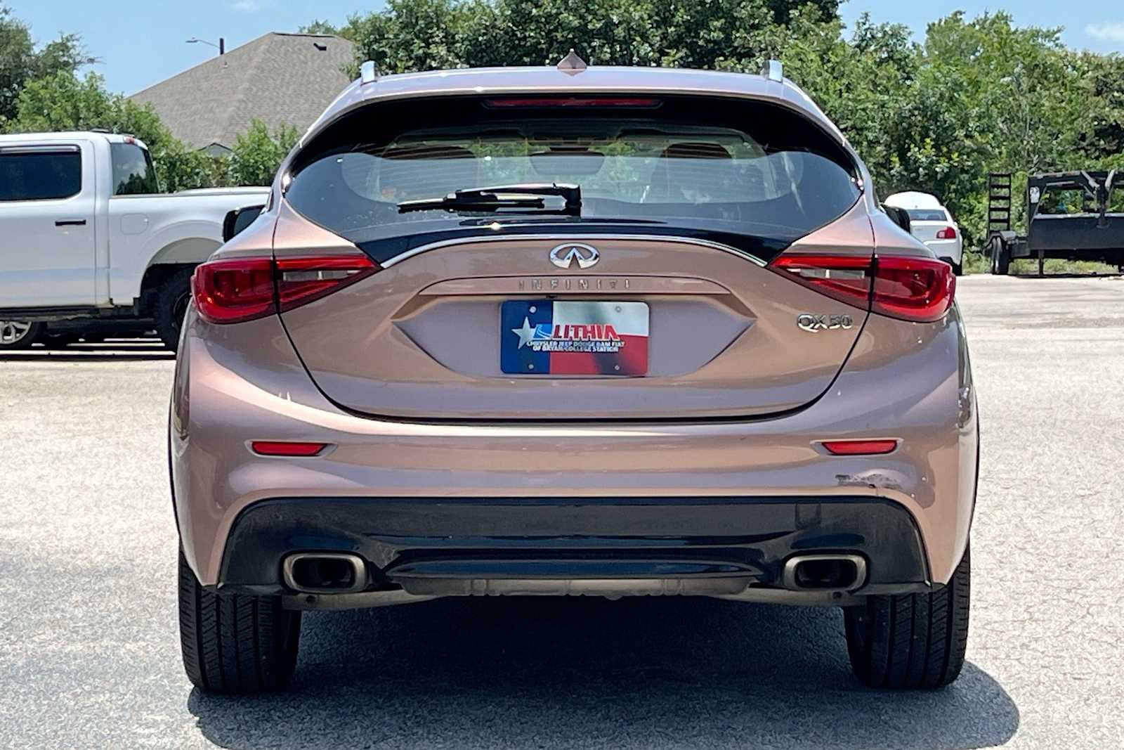 Thumbnail: 2019 INFINITI QX30 - 14