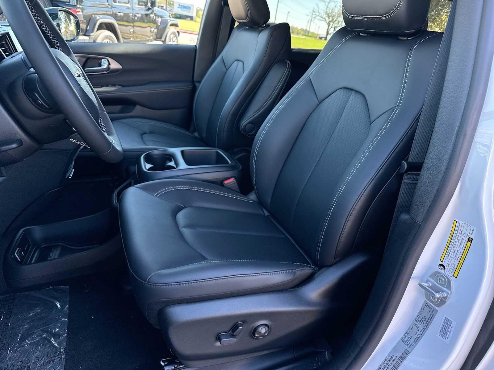 Thumbnail: 2026 Chrysler Pacifica - 17