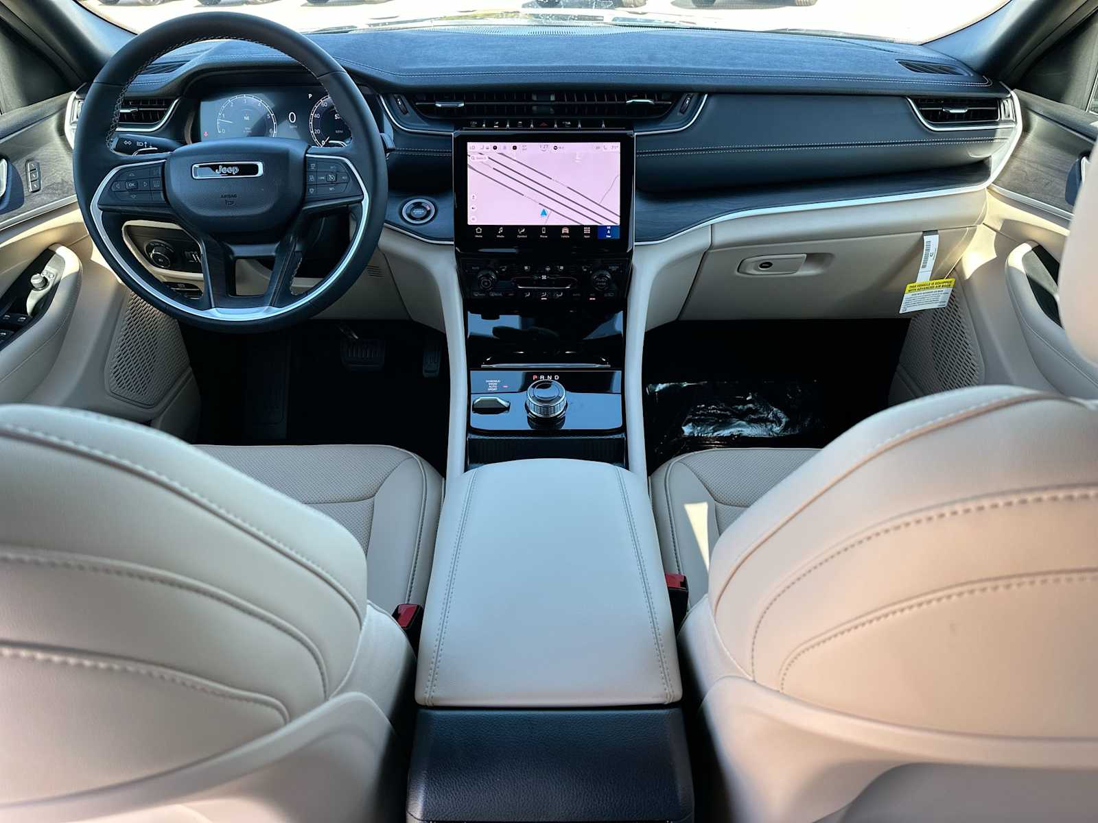 Thumbnail: 2025 Jeep Grand Cherokee - 25