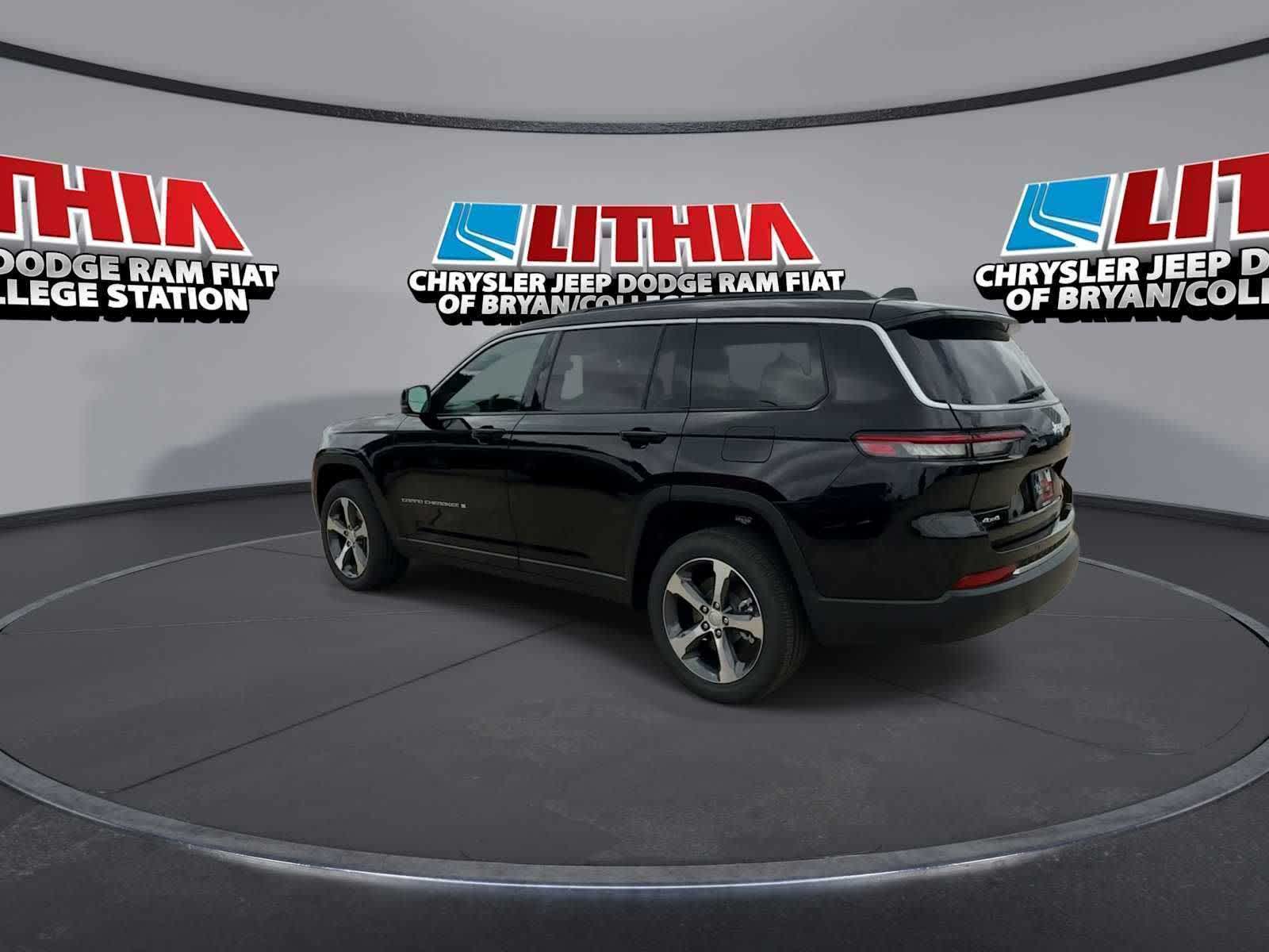 Thumbnail: 2026 Jeep Grand Cherokee - 6