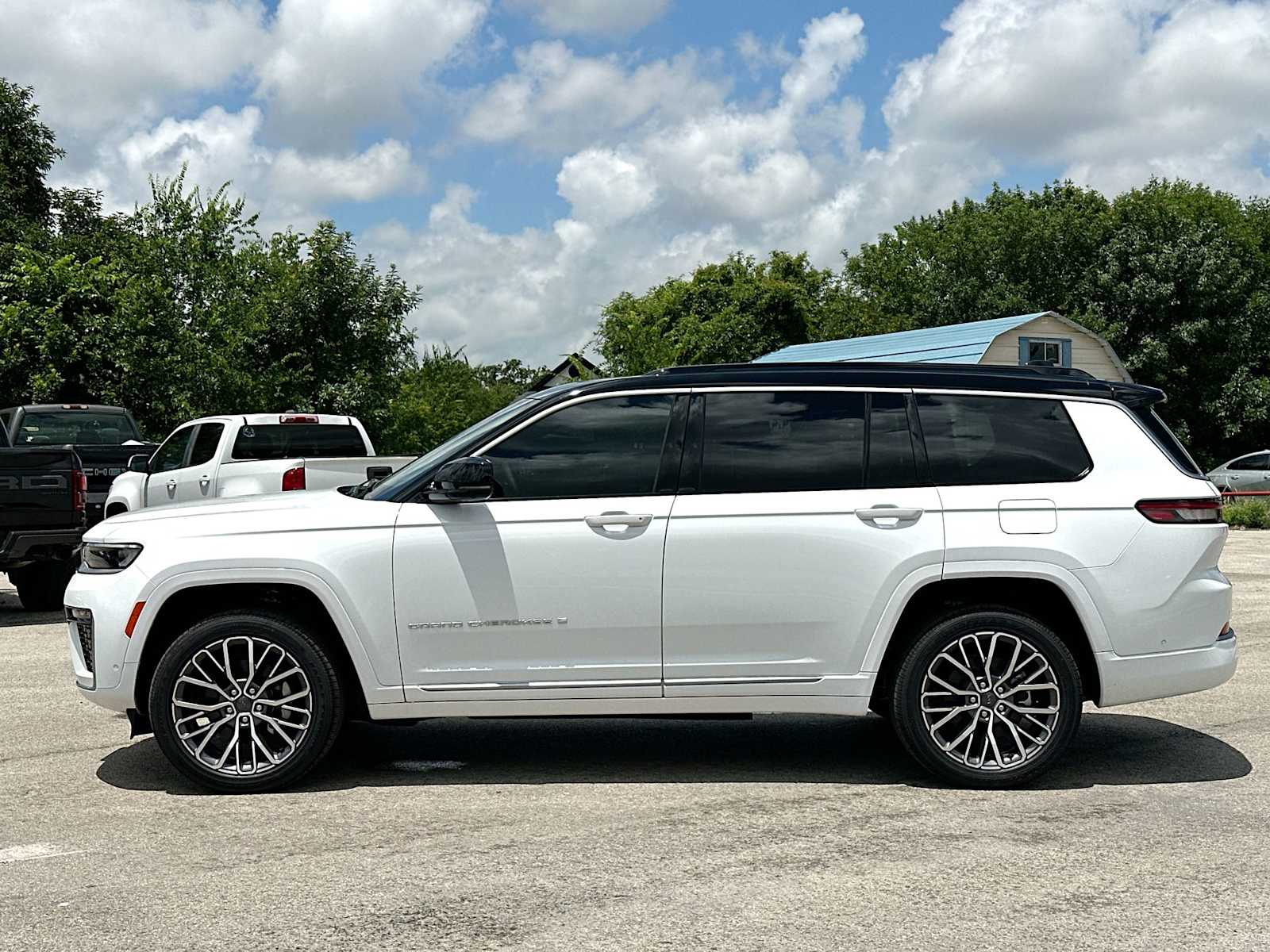 Thumbnail: 2026 Jeep Grand Cherokee - 12