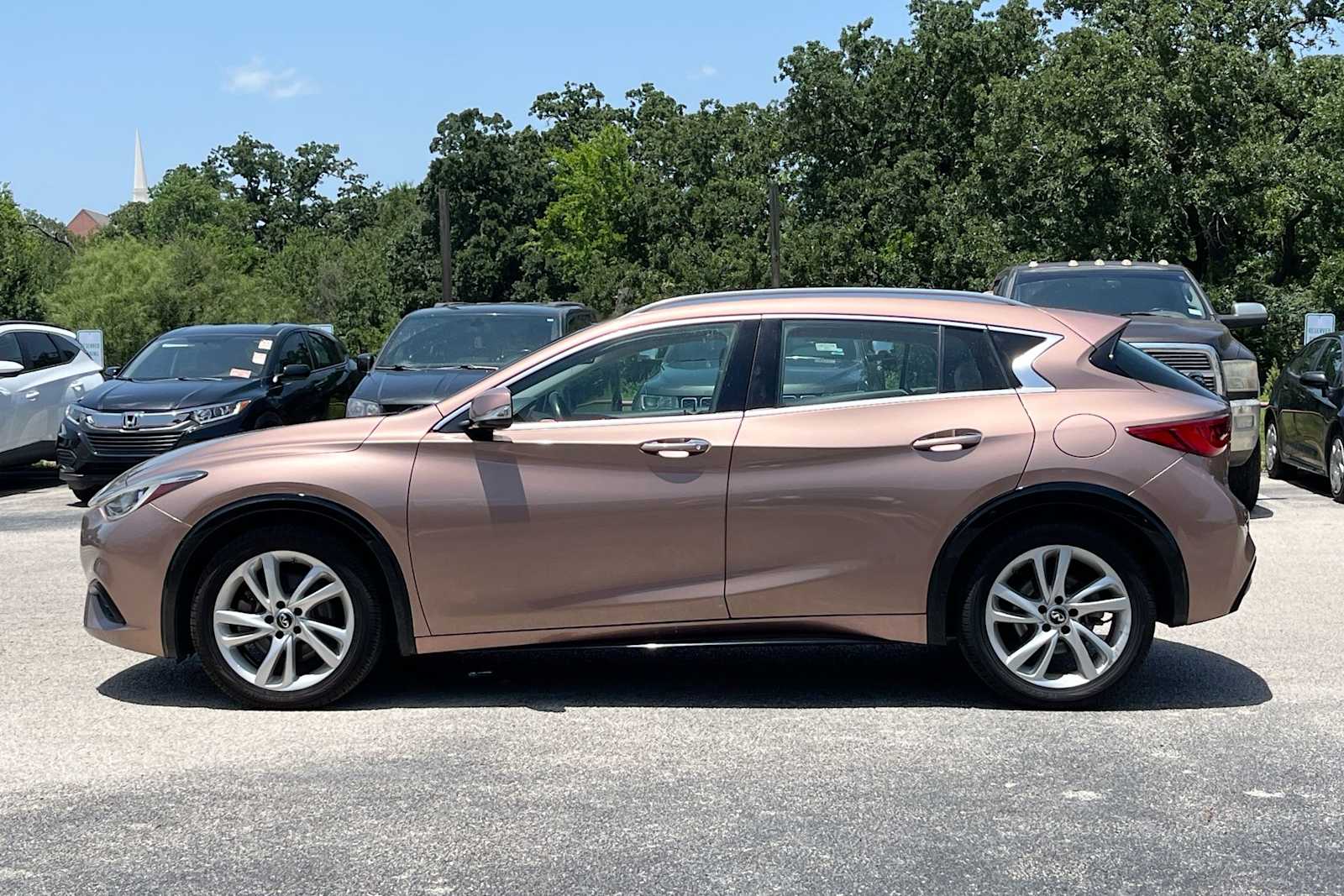 Thumbnail: 2019 INFINITI QX30 - 12