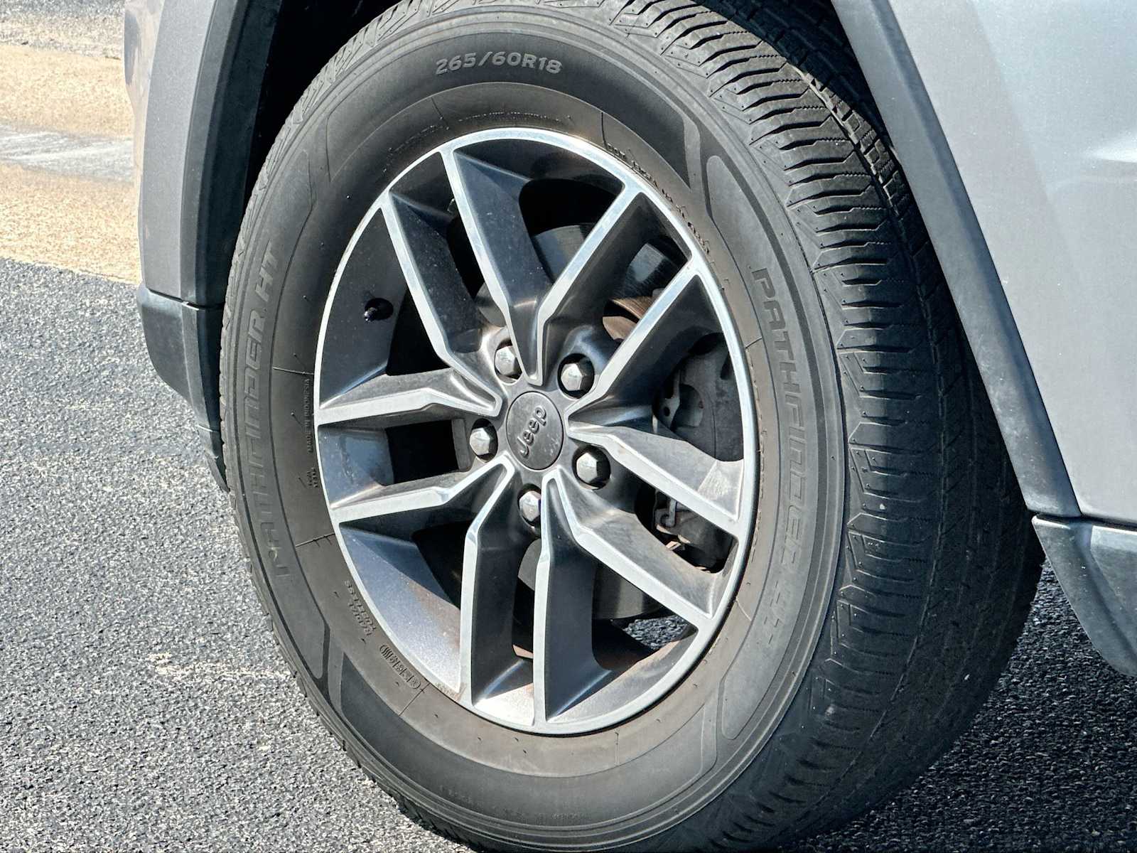 Thumbnail: 2019 Jeep Grand Cherokee - 11