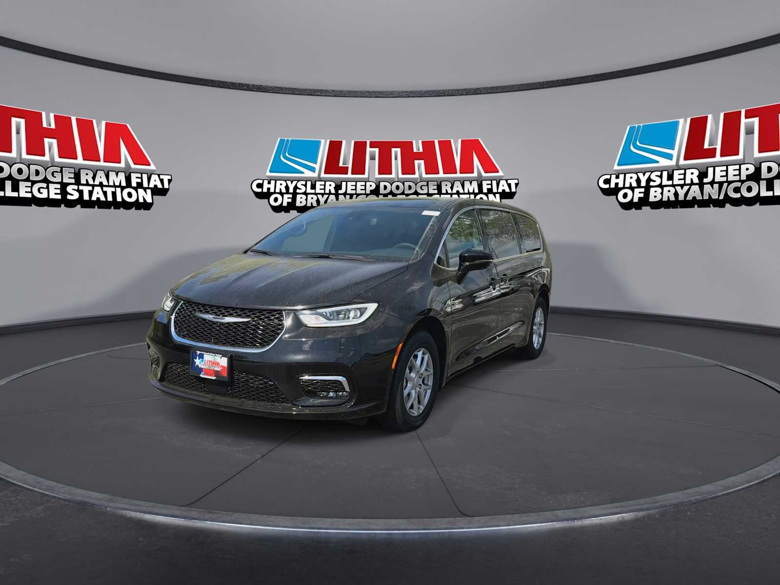 Thumbnail: 2026 Chrysler Pacifica - 3