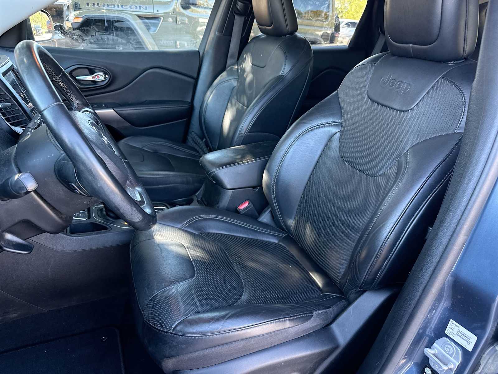 Thumbnail: 2021 Jeep Cherokee - 17