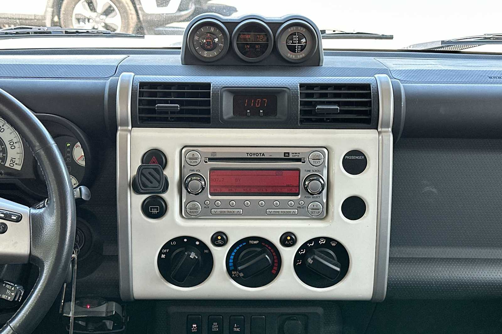 2013 Toyota FJ Cruiser Base 26