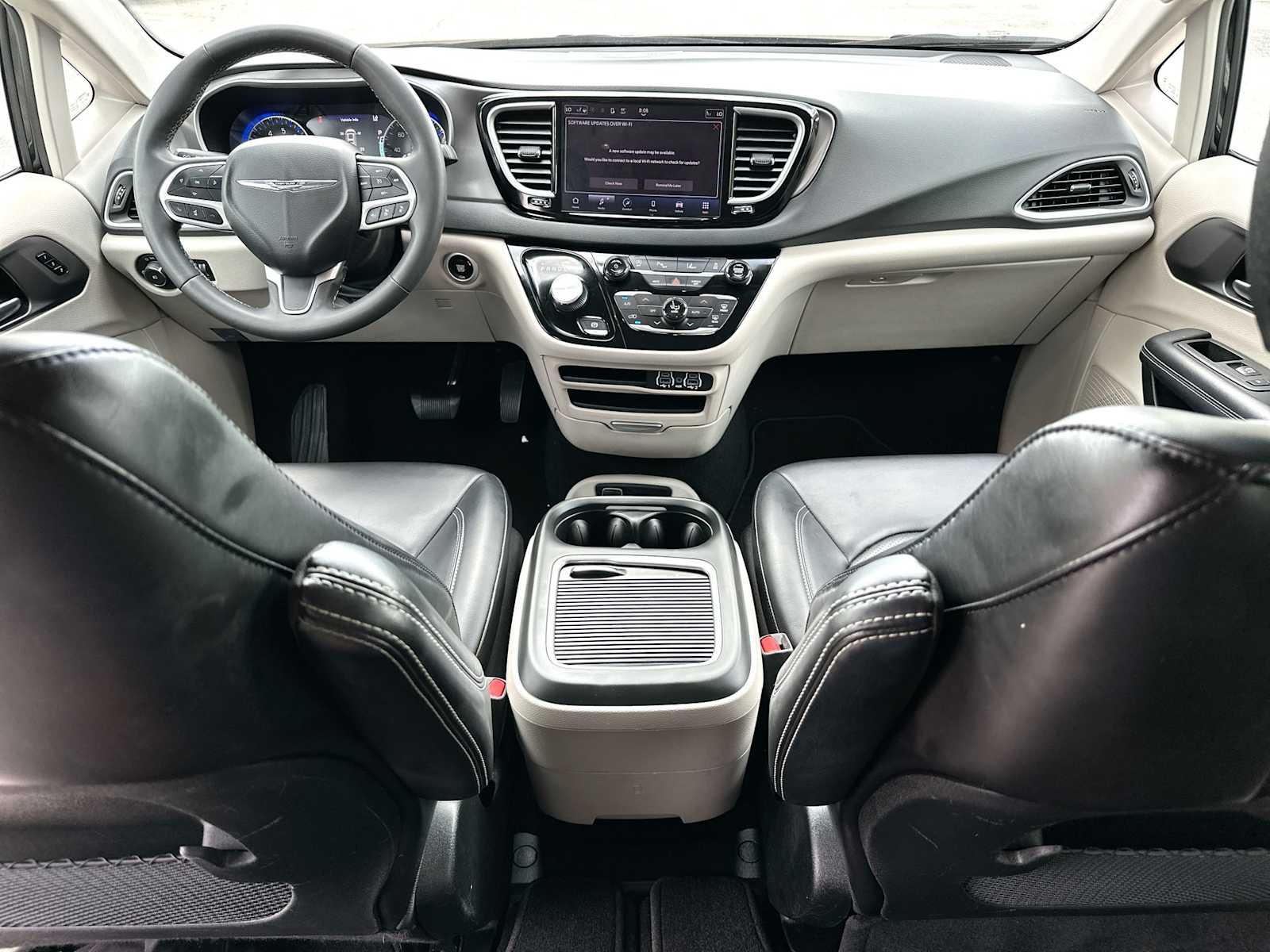 Thumbnail: 2023 Chrysler Pacifica - 25